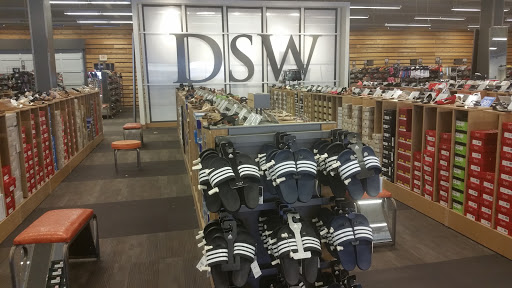 Shoe Store «DSW Designer Shoe Warehouse», reviews and photos, 6971 Grand Ave, Gurnee, IL 60031, USA