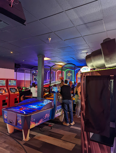 Bowling Alley «AMF Cerritos Lanes», reviews and photos, 18811 Carmenita Rd, Cerritos, CA 90703, USA