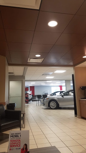 Car Dealer «LaFontaine Toyota», reviews and photos, 2027 S Telegraph Rd, Dearborn, MI 48124, USA