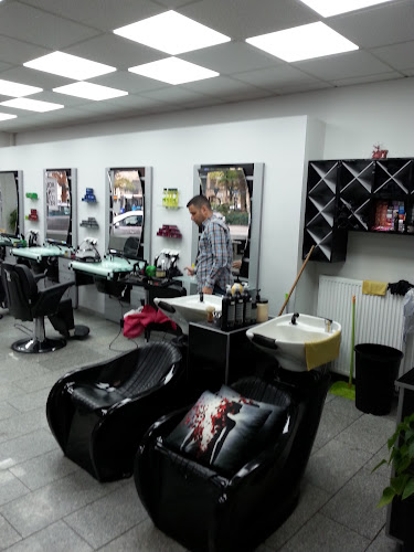 Damen- und Herrenfriseur Friseur und Beauty Salon De Luxe Paderborn