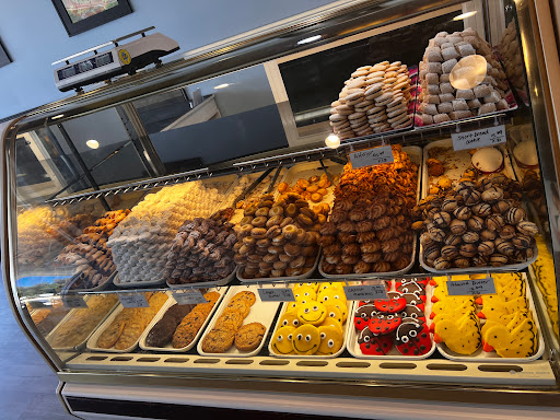 Fantasy Cakes & Fine Pastries image