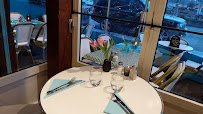 Atmosphère du Restaurant de fruits de mer La Moulerie by Cath à Trouville-sur-Mer - n°2