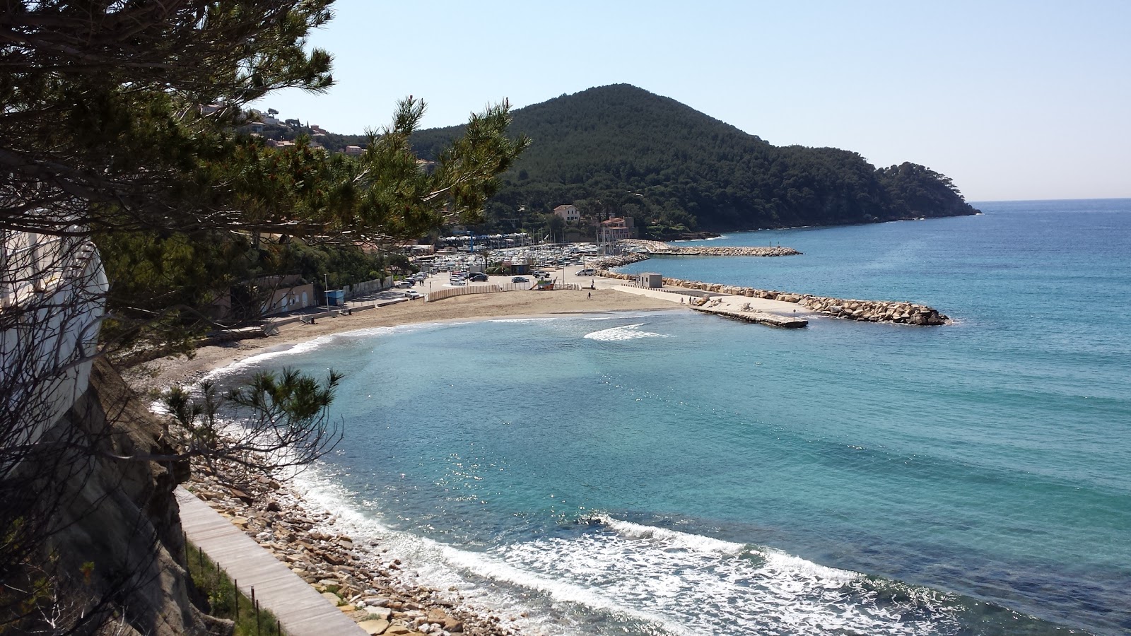 Plage de la Madrague'in fotoğrafı küçük koy ile birlikte