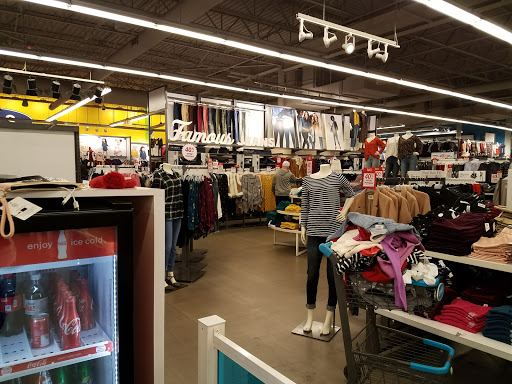 Clothing Store «Old Navy», reviews and photos, 400 S State Rd, Springfield, PA 19064, USA