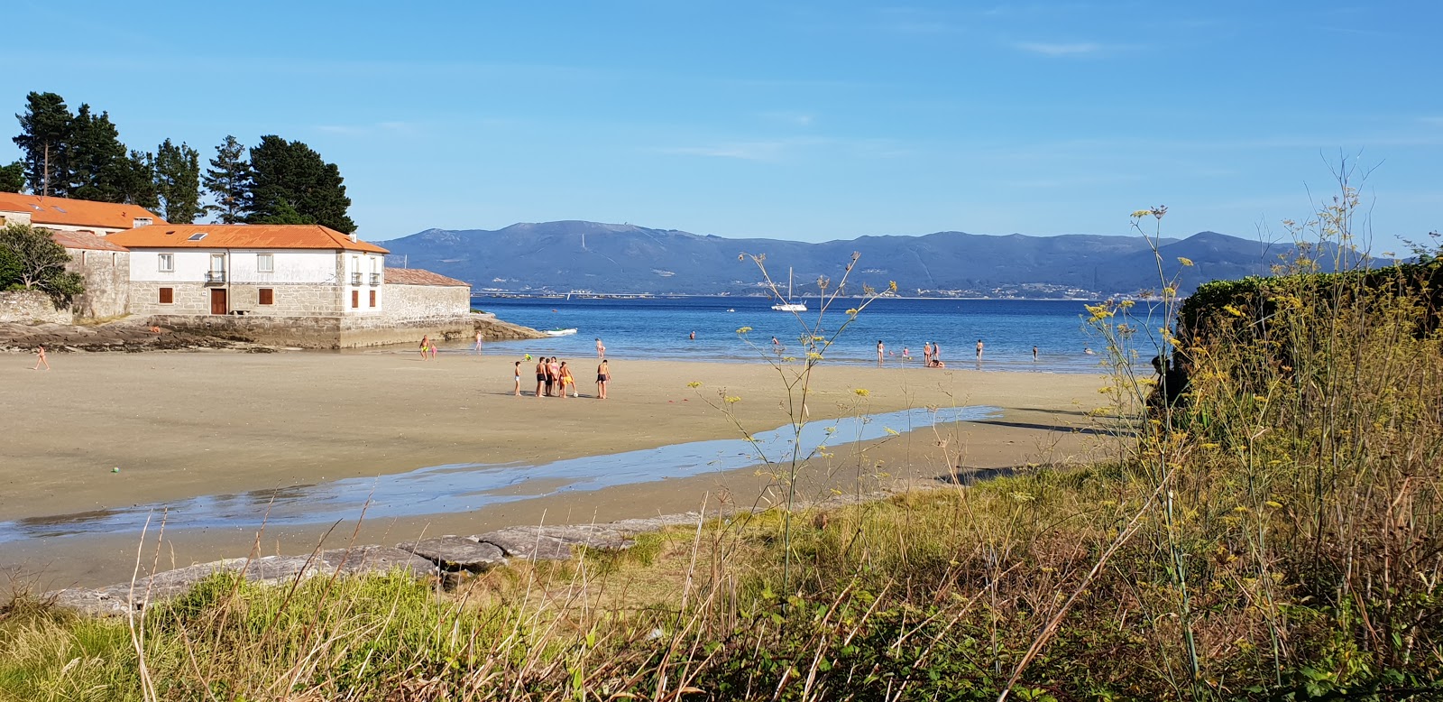 Praia de Anido'in fotoğrafı küçük koy ile birlikte