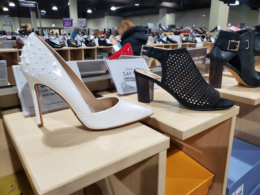 Shoe Store «DSW Designer Shoe Warehouse», reviews and photos, 202 Orland Park Pl, Orland Park, IL 60462, USA