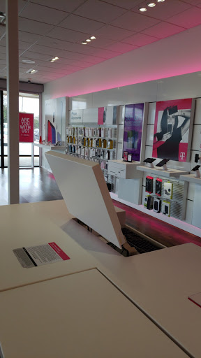 Cell Phone Store «T-Mobile», reviews and photos, 184 Penn Mart Ct #19, New Castle, DE 19720, USA