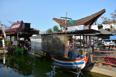 Pasar Apung Museum Angkut