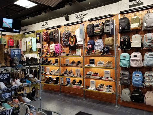 Shoe Store «Journeys», reviews and photos, 5000 Shelbyville Rd #1765, Louisville, KY 40207, USA