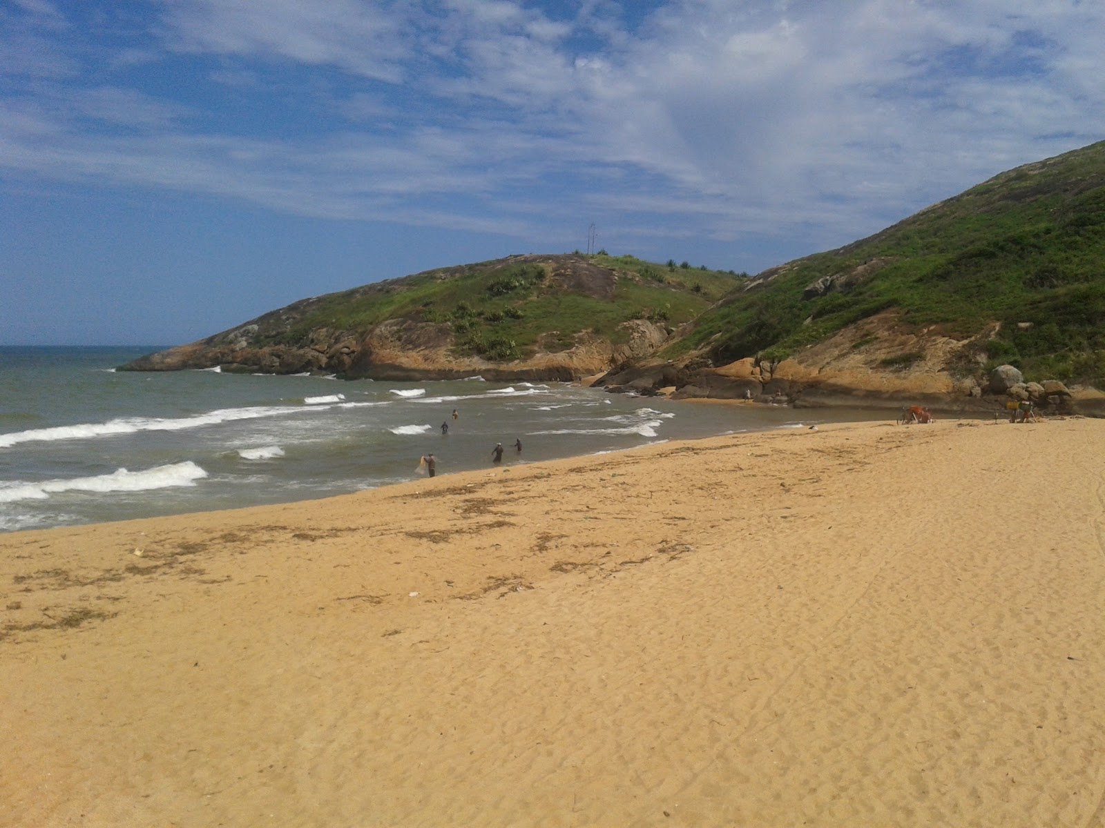 Foto von Jacarenema Strand und die siedlung