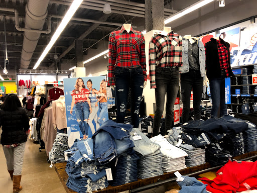 Clothing Store «Old Navy», reviews and photos, 40-24 College Point Blvd, Flushing, NY 11354, USA