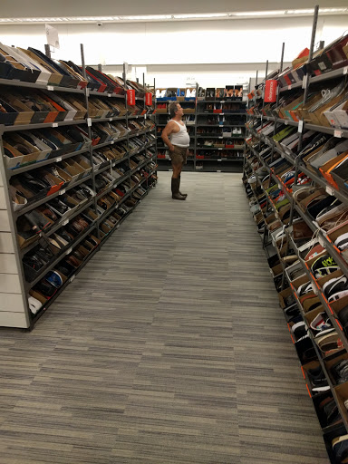 Department Store «Nordstrom Rack Shelbyville Road Plaza», reviews and photos, 4600 Shelbyville Rd, Louisville, KY 40207, USA