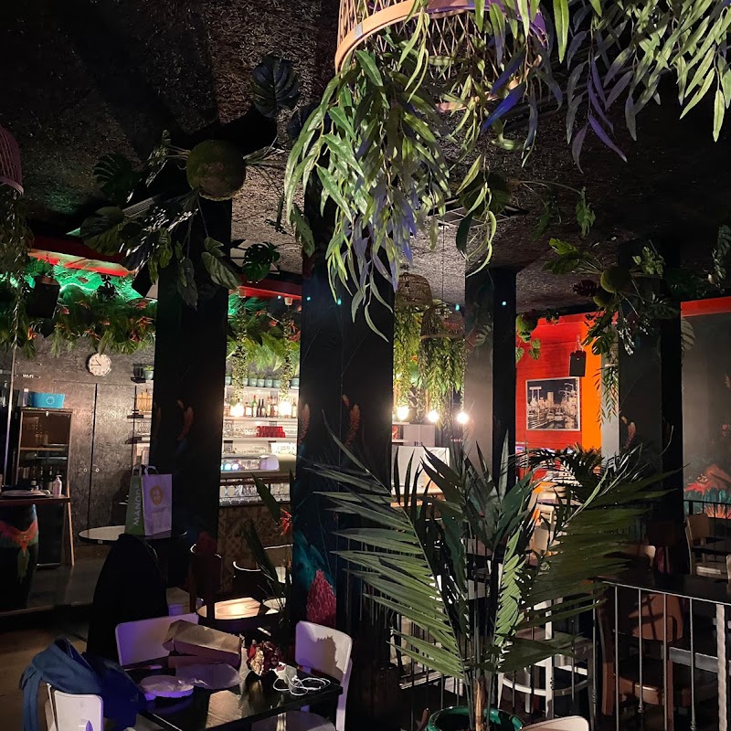 Lugangeles Tropical Café - Cocktail & Sushi Bar