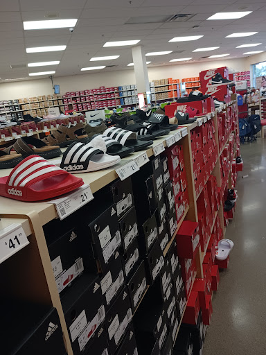 Shoe Store «Famous Footwear», reviews and photos, 1816 Hilliard Rome Rd, Hilliard, OH 43026, USA