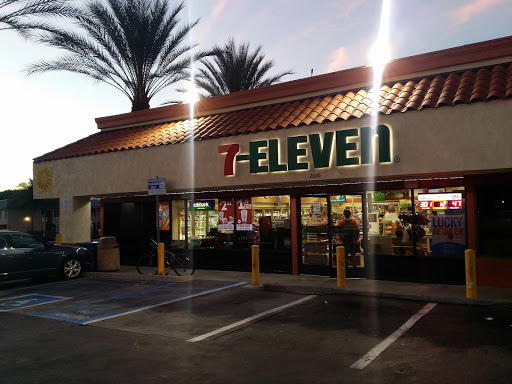 7-Eleven, 2000 W La Habra Blvd, La Habra, CA 90631, USA, 