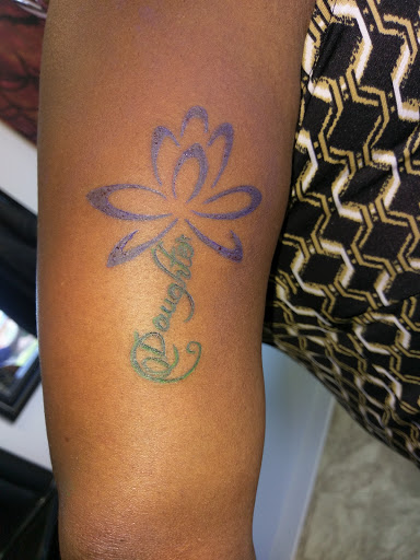 Tattoo Shop «Aardvark Tattoo Company», reviews and photos, 14804 SE Powell Blvd, Portland, OR 97236, USA