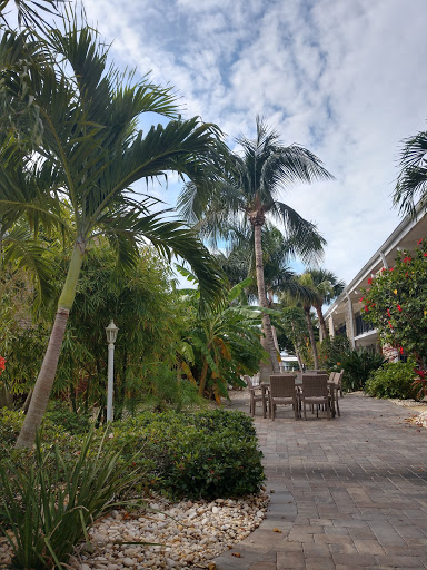 American Restaurant «Paradise Tiki Hut Restaurant and Bar», reviews and photos, 1502 Miramar St, Cape Coral, FL 33904, USA