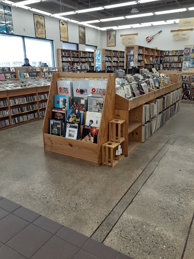 Book Store «Half Price Books», reviews and photos, 17145 W Bluemound Rd, Brookfield, WI 53005, USA
