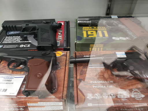 Sporting Goods Store «Big 5 Sporting Goods - Fresno», reviews and photos, 5488 N Blackstone Ave, Fresno, CA 93710, USA