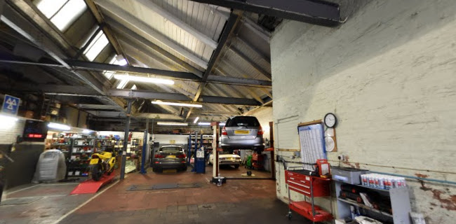 Comments and reviews of Bollard & Ward Car Repairs & MOT Service centre
