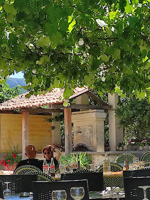 Brasserie Entre potes à Estoublon