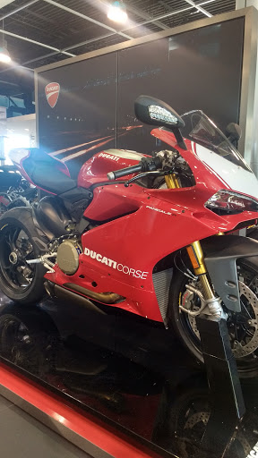 Motorcycle Dealer «Indian Motorcycle of Scottsdale», reviews and photos, 8420 E Butherus Dr, Scottsdale, AZ 85260, USA