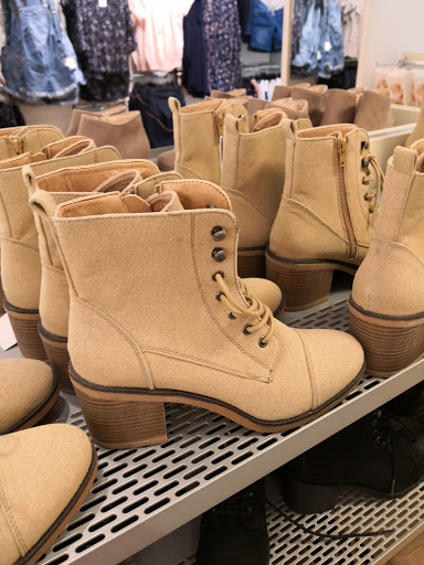 Stores to buy black cowboy boots Frankfurt