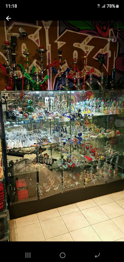 Tobacco Shop «Whole Leaf Tobacco», reviews and photos, 4945 N Milwaukee Ave, Chicago, IL 60630, USA