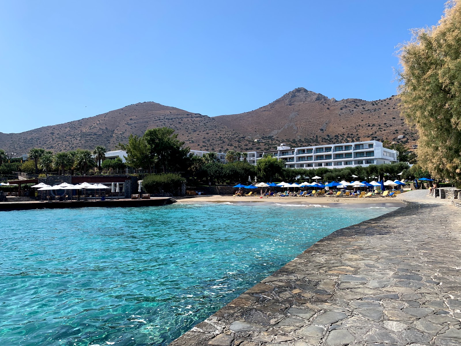 Elounda Bay'in fotoğrafı küçük koy ile birlikte