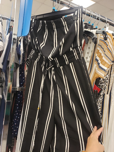 Clothing Store «Ross Dress for Less», reviews and photos, 6327 Stewart Rd, Galveston, TX 77551, USA