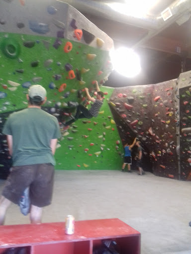 Rock Climbing Gym «Hangar 18 Indoor Climbing Gym - Mission Viejo», reviews and photos, 23812 Vía Fabricante A4, Mission Viejo, CA 92691, USA