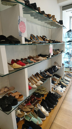 Daniel Footwear - Shoe store