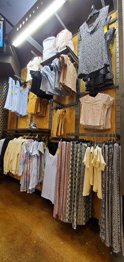 Clothing Store «Tillys», reviews and photos, 21001 North Tatum Boulevard, Phoenix, AZ 85050, USA
