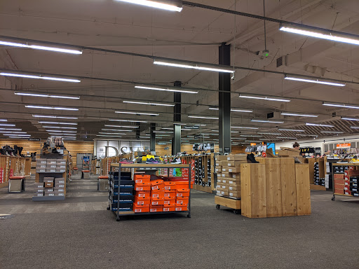 Shoe Store «DSW Designer Shoe Warehouse», reviews and photos, 2316 Monument Blvd, Pleasant Hill, CA 94523, USA