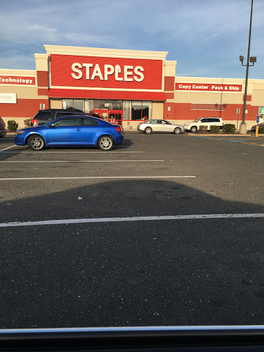 Staples, 910 Wolcott St #13, Waterbury, CT 06705, USA, 