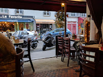 Atmosphère du Restaurant français L'Anvers du Décor à Paris - n°16