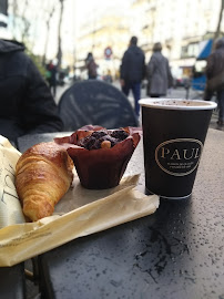 Croissant du Restaurant servant le petit-déjeuner Paul à Paris - n°18
