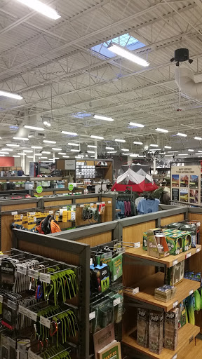 Camping Store «REI», reviews and photos, 2643 Edmondson Rd, Cincinnati, OH 45209, USA