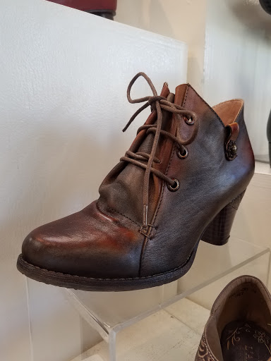 Shoe Store «Shoes On Solano», reviews and photos, 5933 College Ave, Oakland, CA 94618, USA