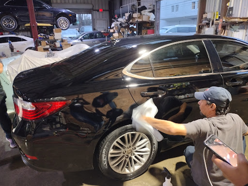 Auto Body Shop «Manriquez Body Shop», reviews and photos, 2411 Center St, Houston, TX 77007, USA