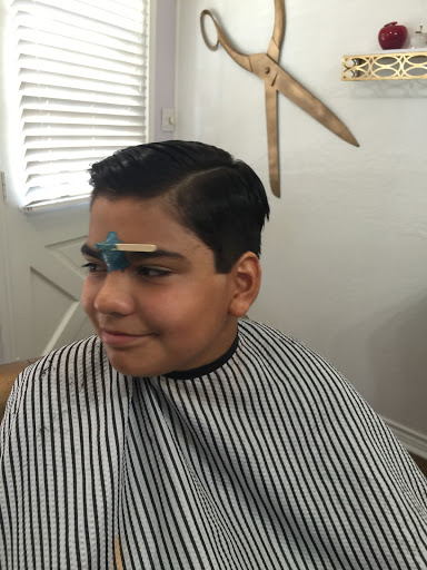 Beauty Salon «Helloo Beautiful Me - Salon & Style», reviews and photos, 402 N Ave E, Humble, TX 77338, USA