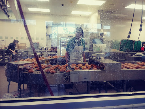 Bakery «Krispy Kreme Doughnuts», reviews and photos, 16415 NW Cornell Rd, Beaverton, OR 97006, USA