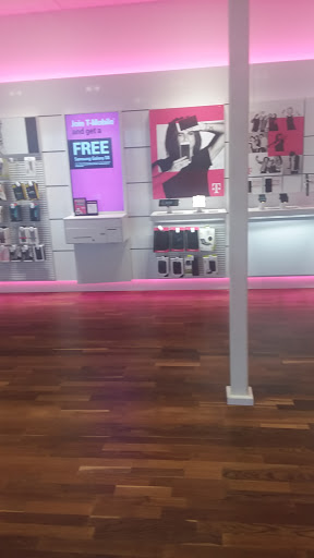 Cell Phone Store «T-Mobile», reviews and photos, 184 Penn Mart Ct #19, New Castle, DE 19720, USA