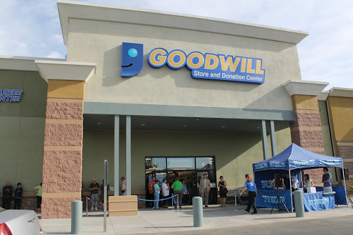 Thrift Store «19th Ave & Baseline Goodwill Retail Store, Donation Center & Career Center», reviews and photos, 1980 W Baseline Rd Suite 120, Phoenix, AZ 85041, USA