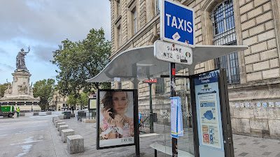 Station de taxi à Paris