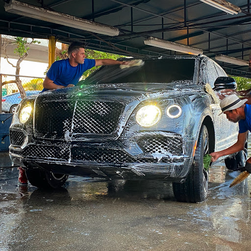 Magic Hands Car Wash & Detailer en Miami