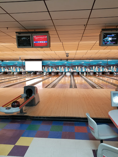 Bowling Alley «Strike & Spare Family Fun Center», reviews and photos, 6220 Shepherdsville Rd, Louisville, KY 40228, USA