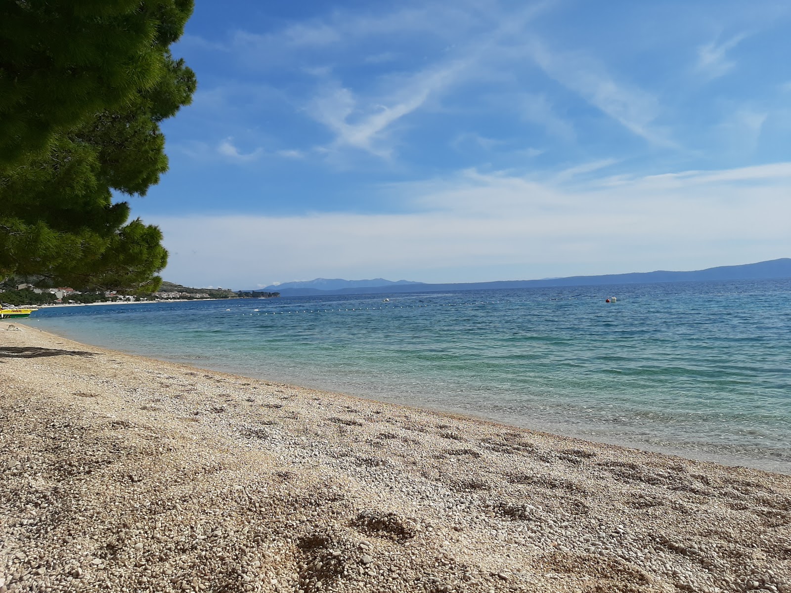Foto di Spiaggia di Slatina con una superficie del piccoli ciottoli beige