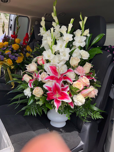 Florist «Blossom Flower Shop», reviews and photos, 906 N Frazier St, Conroe, TX 77301, USA