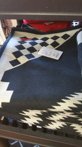 Clothing Store «Pendleton Washougal Mill Store», reviews and photos, 2 Pendleton Way, Washougal, WA 98671, USA